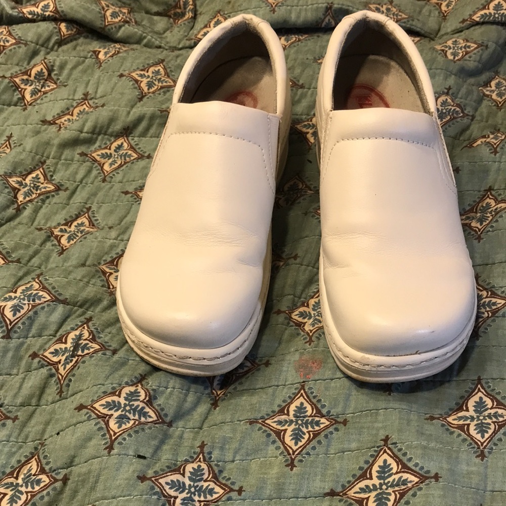 White KLOGS Nursing shoes. Shoes run a bit large. - Picture 2 of 11